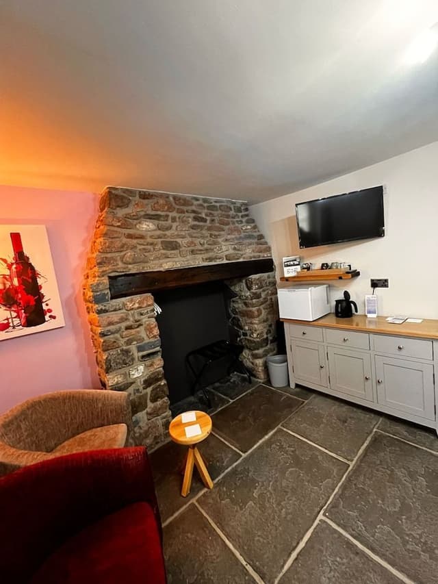 Double Room, Ensuite, Ground Floor (Red Room)