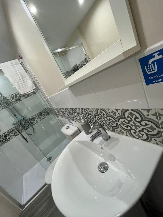 Double Room, Ensuite (Graphite/ Amber)