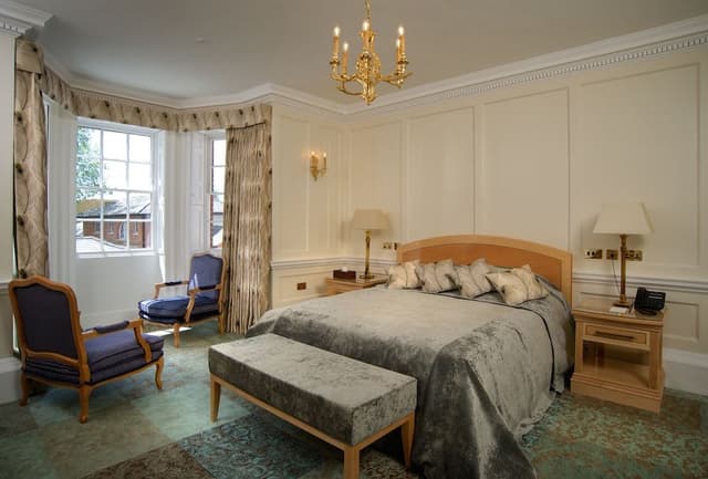 Deluxe Suite