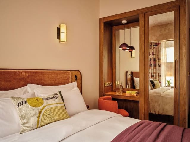 Room (Sir Boutique)