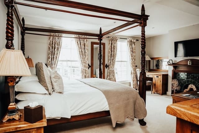 Bridal Suite (Four Poster)