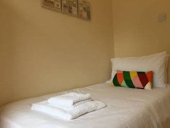 Triple Room, Shared Bathroom (Single Beds)