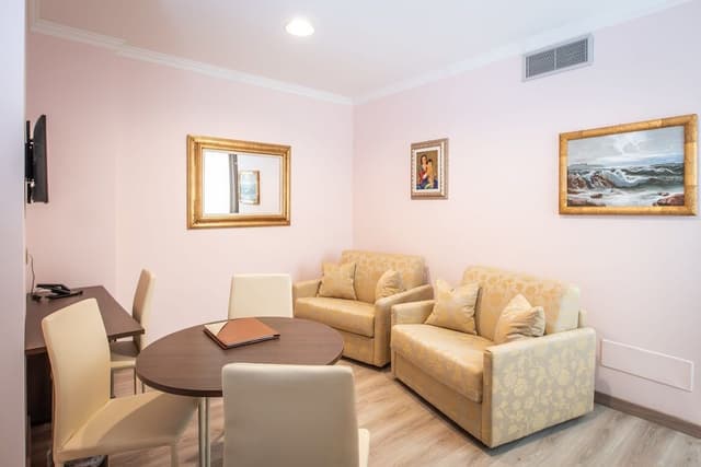 Suite, Lake View