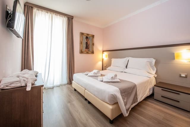 Suite, Lake View