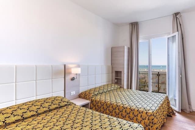Triple Room, Partial Sea View (laterale)