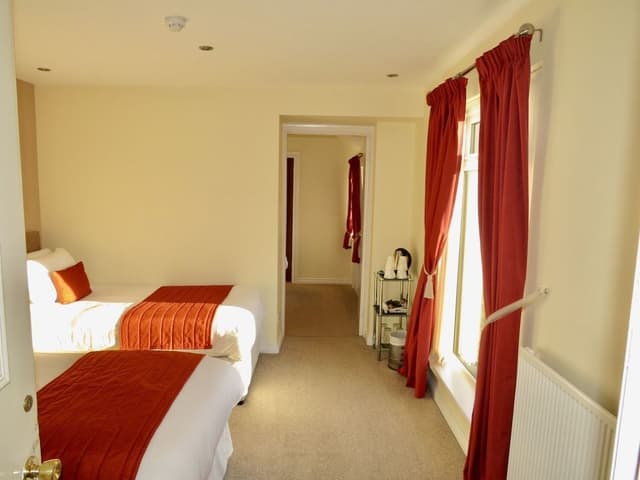Family Suite, Ensuite (Room 4)