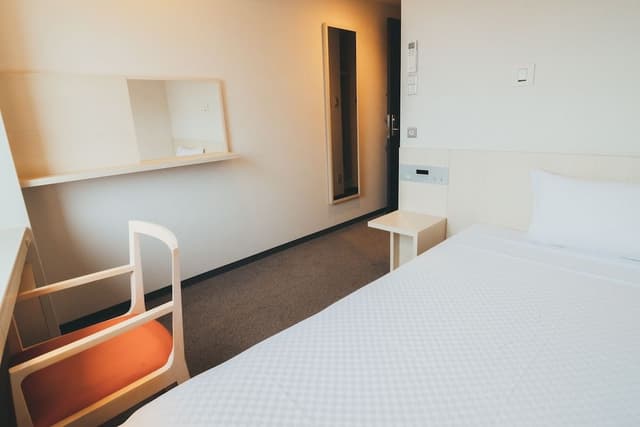 [Free CurryRice&Salad] [Manga Library w/11000 books] Semidouble Room,Non Smoking