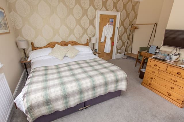Family Room, Ensuite (Large)
