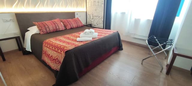 Deluxe Room, 1 Queen Bed with Sofa bed, Private Bathroom