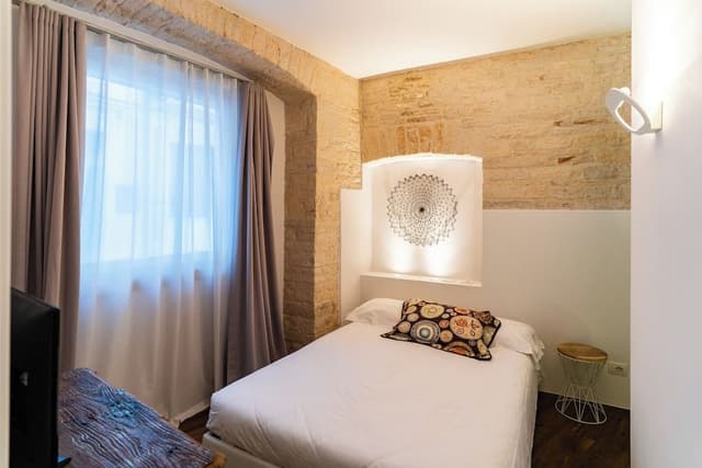 Basic Suite, Fireplace, Annex Building