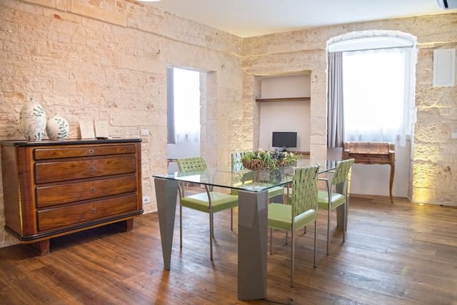 Deluxe Suite, Annex Building