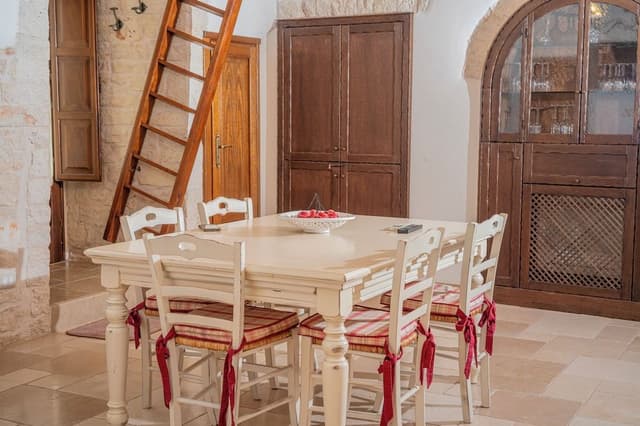 Traditional House, Multiple Bedrooms, Annex Building