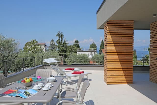 Apartment, 2 Bedrooms ( Top)