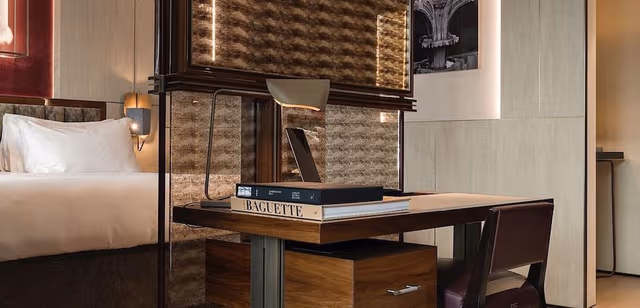 Deluxe Suite 4