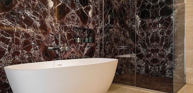 Deluxe Suite 4