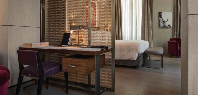 Corner Suite