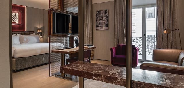 Deluxe Suite 5