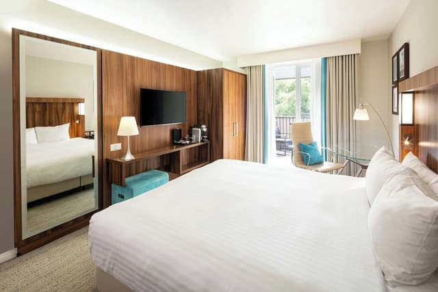 Superior Room, 1 King Bed, Balcony (Balcony)