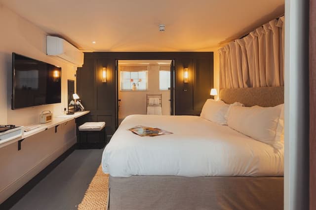 Coach House Guest Room