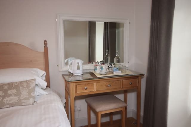 Twin Room, Garden View (Room 2)