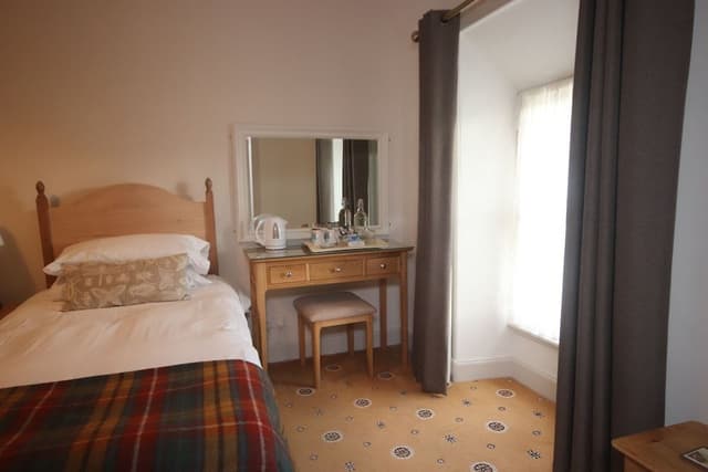 Twin Room, Garden View (Room 2)