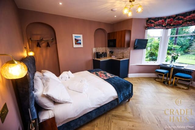 Luxury Studio Suite, Partial Lake View