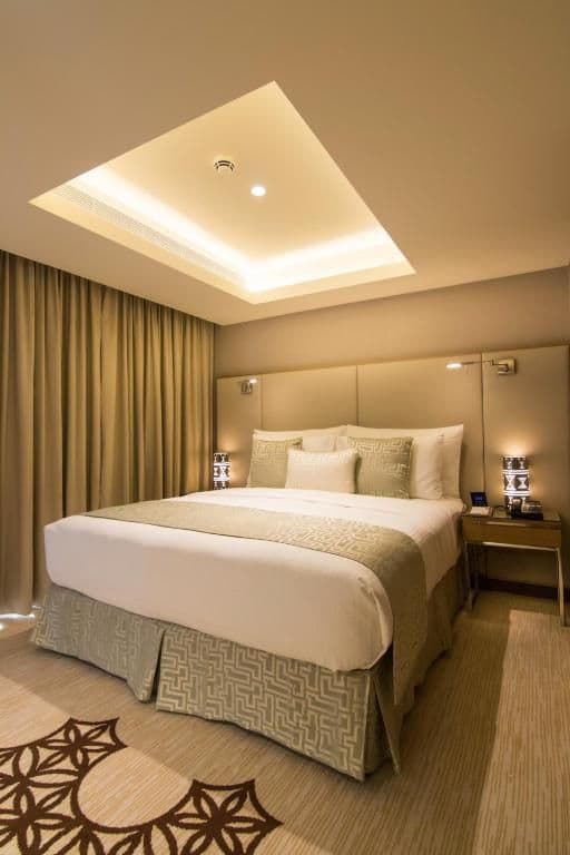 Deluxe Studio with One King Bed