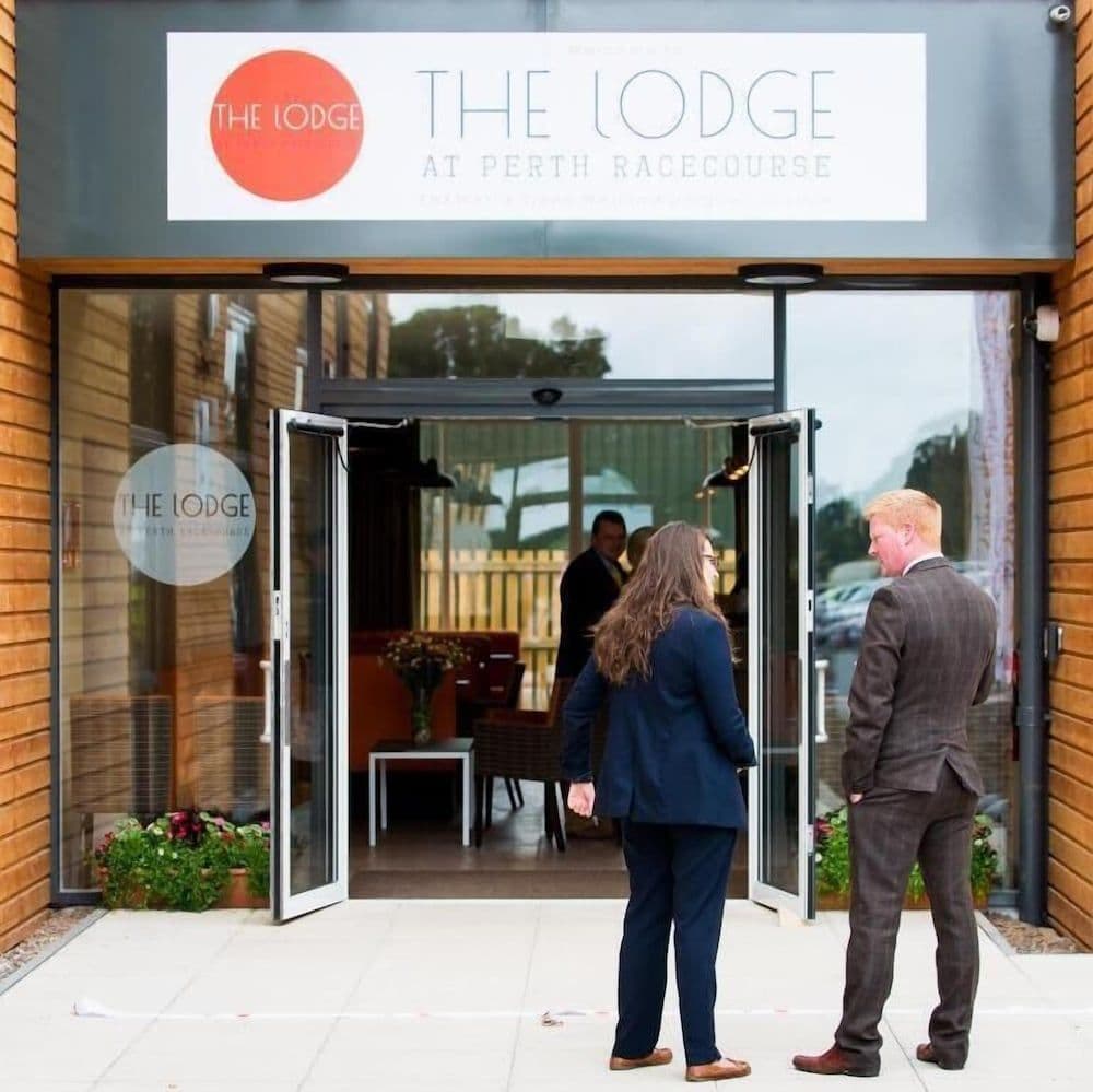 The Lodge At Perth Racecourse
