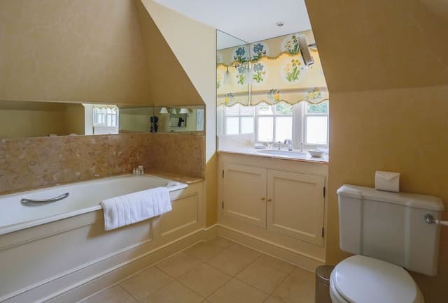 Intermediate Room, Lake View