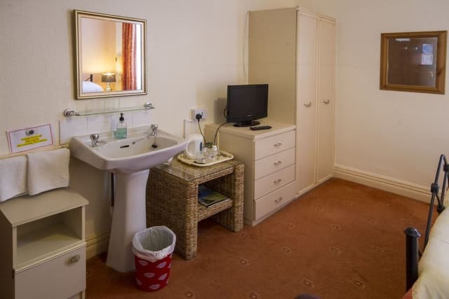 Double Room (Large)