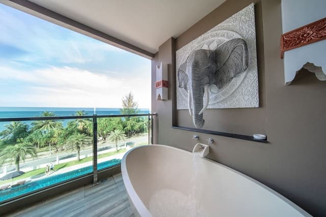 Deluxe Room with Sea View