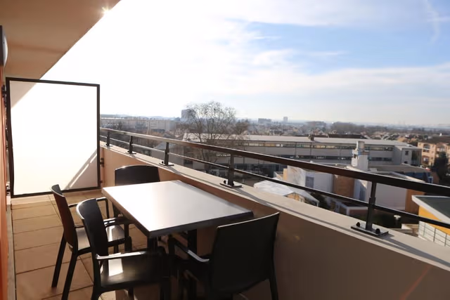 Studio Balcony