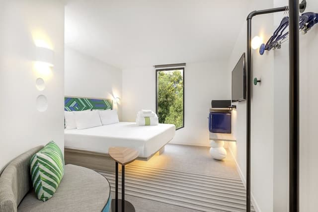 Room, 1 King Bed (COSI)