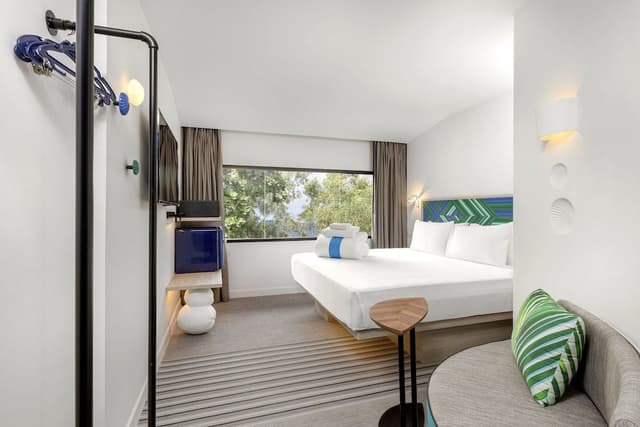 Room, 1 King Bed (COSI)