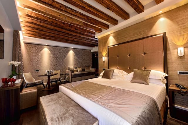 Junior Room (Suite)