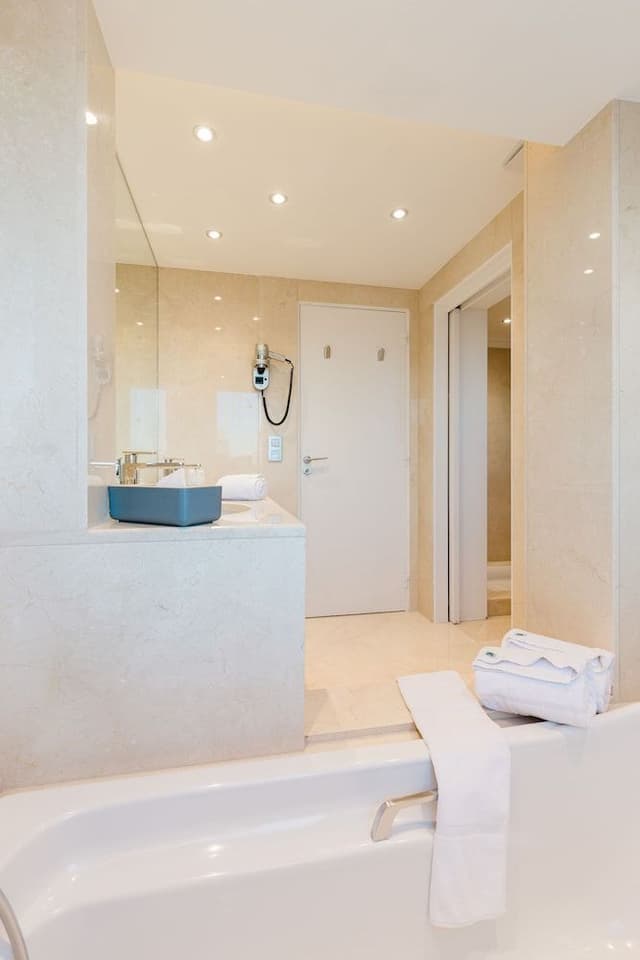 Suite, Sea View