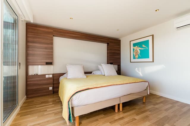 Suite, Sea View