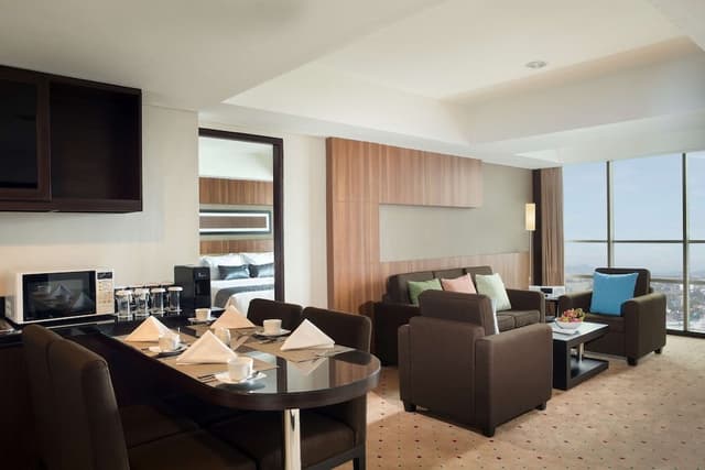 Family Suite, Multiple Beds, Non Smoking, Refrigerator & Microwave