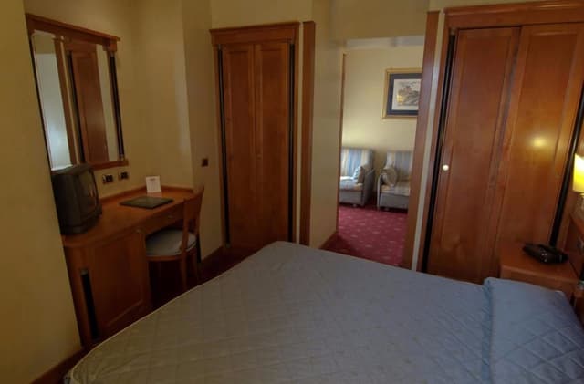 Room, Connecting Rooms