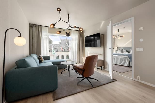 Double Room, Corner