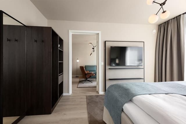 Double Room, Corner