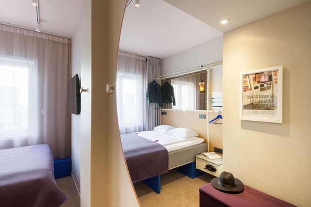 Standard Room, 1 Queen Bed