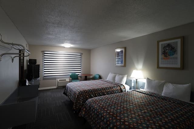 2 QUEEN BEDS GROUND FLOOR