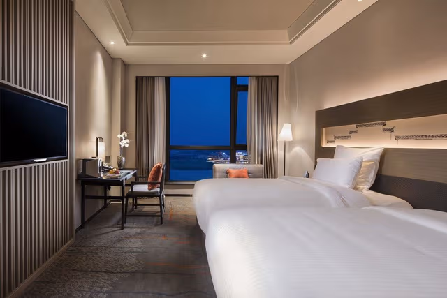 Executive Room, 1 King Bed, Club Lounge Access