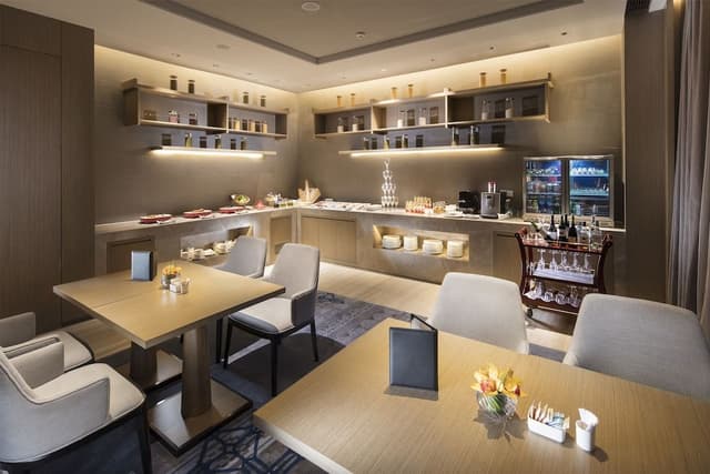 Executive Room, 1 King Bed, Club Lounge Access