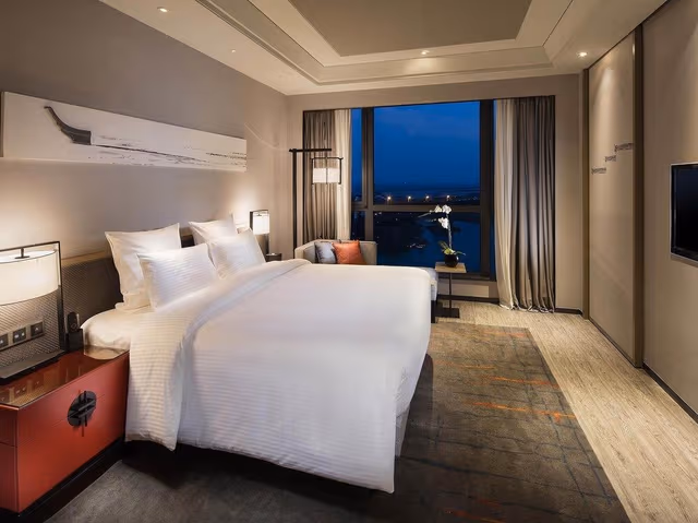 Executive Room, 1 King Bed, Club Lounge Access