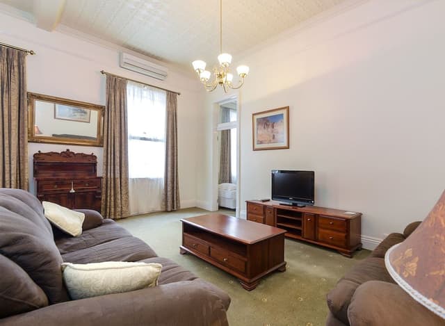 The Apartment, Private Bathroom