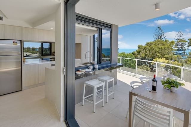Superior Ocean View Apartment (Sleeps 6)
