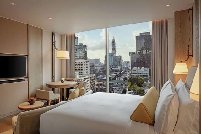 KING DELUXE ROOM CITY VIEW