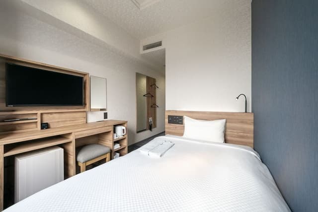 Single Room, Smoking